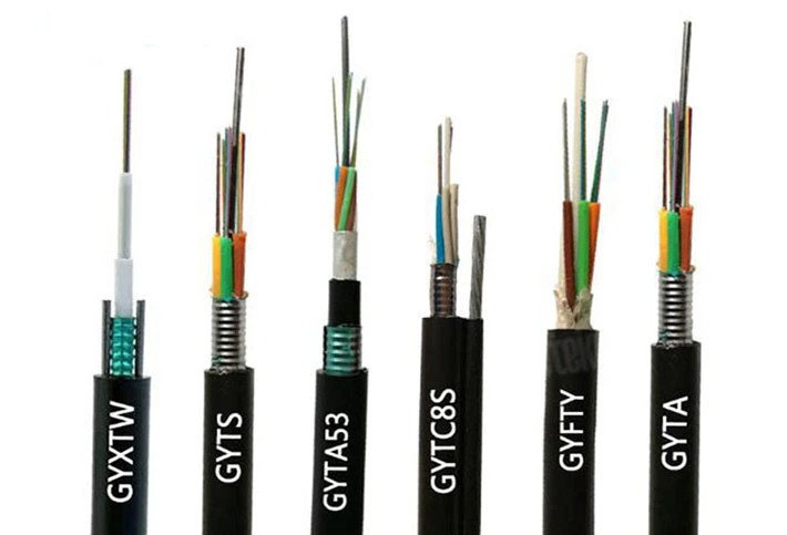 Cnnection Sm Optical Fiber Cable G652 Sm Single Mode Fiber 0.5 FRP Strength Outdoor/Indoor FTTH Gjyxch Fiber Optic Drop Cable